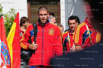 Hiszpanscy pilkarze wyjezdzaja z Hotelu Gdansk na mecz...