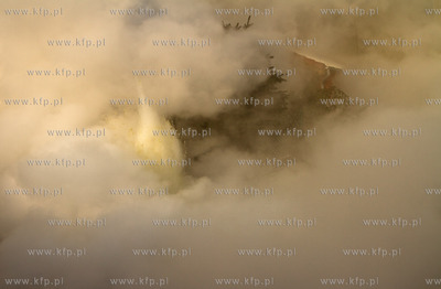 Pekniecie rury cieplowniczej w Gdansku na ul. Pana...