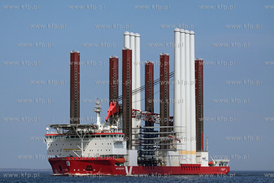 Do gdynskiego portu przyplynal widowiskowy statek -...