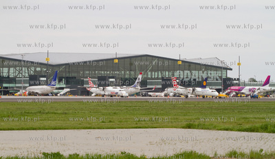 Port Lotniczy Gdansk im. Lecha Walesy. Nz. Widok na...