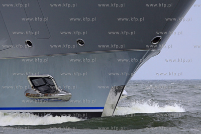 W gdanskim porcie, przy nabrzezu Obroncow Westerplatte,...