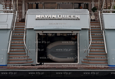 W gdanskim porcie, przy nabrzezu Obroncow Westerplatte,...