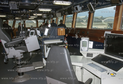 Zwiedzanie okretow NATO, bioracych udzial w manewrach...