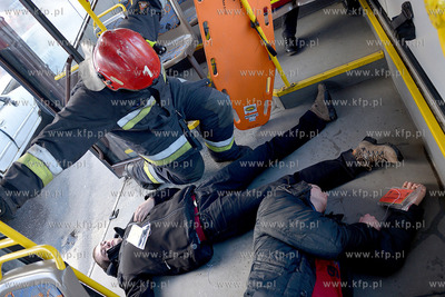 Gdynia. Molo Poludniowe. Pokaz ratownictwa medycznego...