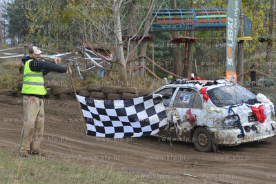 ZYWE TRUPY GRASOWAŁY W KOLIBKACH. Kolejna 14. juz...