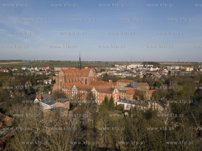 Pelplin z lotu ptaka. Na pierwszym planie pocysterski...