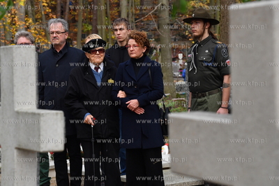 Sopot. Cmentarz komunalny. Modlitwa w kwaterze Armii...