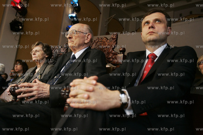 Wladyslaw Baroszewski otrzymal honorowe obywatelstwo...