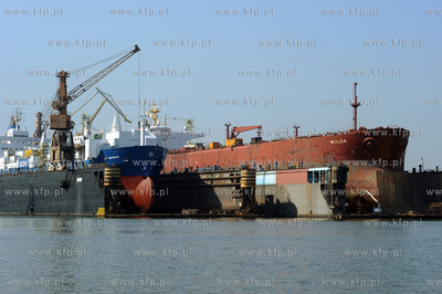 Stocznia Remontowa w Gdansku. Statki CHL INNOVATOR...