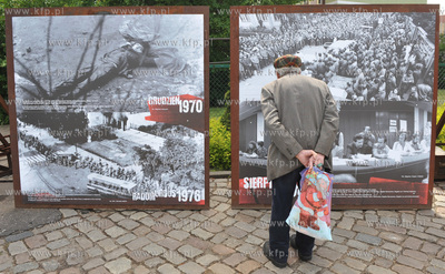Gdansk. Wystawa na Placu Solidarnosci pt. Odyseja ku...
