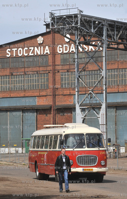 Autobus popularnie zwany ogorkiem Subiektywnej Lini...