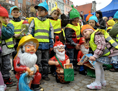 Gdansk. Dlugi Targ w okolicy fontanny Neptuna. Happening...