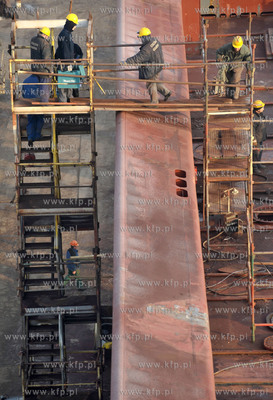 Stocznia Gdansk. Budowa statku typu PSV Ocean Art do...