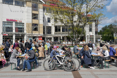 Sopot. Targ sniadaniowy na placu Przyjaciol Sopotu....