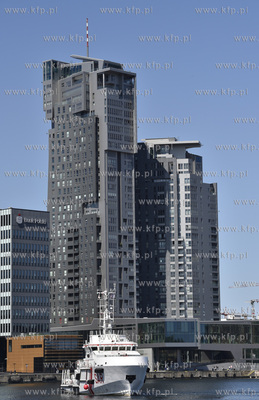 Wieżoweic Sea Towers w Gdyni i jednostka SAR 20.05.2018...