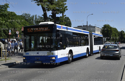 Gdynia-Oksywie. Autbus miejski marki Man  linii 150....