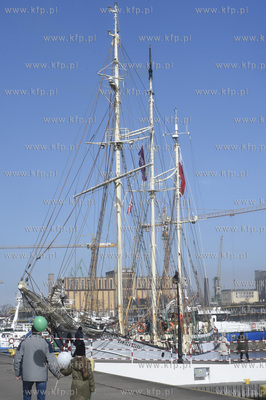 Gdynia. Zawisza Czarny zacumowany w Basenie Prezydenta....