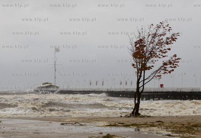 Sopot. Molo Sztorm na Zatoce Gdanskiej. 

14.10.2009

fot....