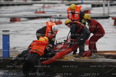 Gdynski Basen Jachtowy. Strazacy Jednostki Ratowniczo...
