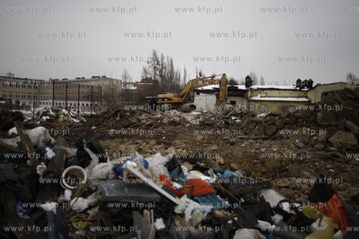 Gdansk. Rozbiorka bylych magazynow  przy ul Hynka polozonych...