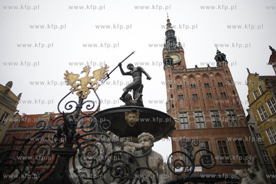 Gdansk. Dlugi Targ. Powrot posągu rzymskiego boga...