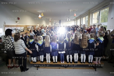 Szkola podstawowa nr 9 w Sopocie. Uroczystosc pasowania...