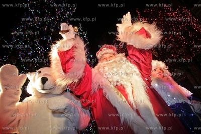 Swiety Mikolaj przybyl do Gdanska i na Dlugim Targu...