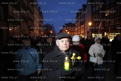 Gdansk. Marsz pamieci ofiar katastrofy smolenskiej...