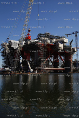 Platforma Safe Scandinavia w Stoczni Remontowej w Gdansku.
28.02.2014
fot....