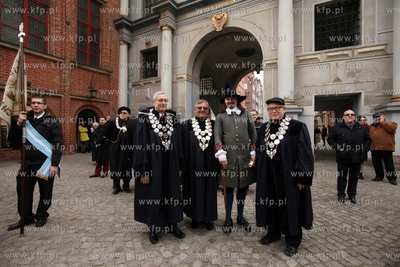 Gdańsk. Przemarsz ul.Długą z okazji jubileuszu siedemdziesięciolecia...