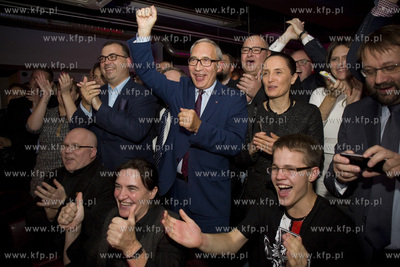 Gdańsk. Restauracja Barbados. Wieczór wyborczy. Ogłoszenie...