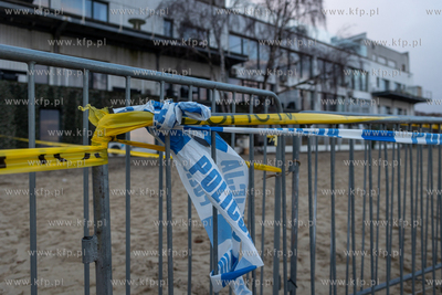 Przeczesywanie i rozkopywanie terenu byłej Zatoki...
