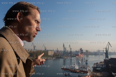 Gdańsk.  Konferencja prasowa na terenie Stoczni Cesarskiej....