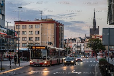 Gdańsk, ul. Dmowskiego. Nz. Autobus nr 162. 29.09.2020...