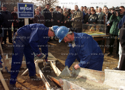 Poswiecenie fundamentow pod pudowe oltarza papieskiego...