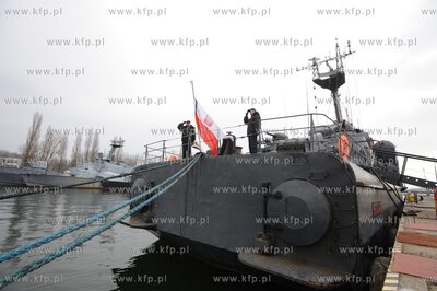 Port wojenny Gdynia. Zaloba na okretach wojennych po...