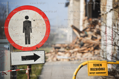 Gdansk. Rozbiorki budynkow mieszkalnych przy ul Marynarki...