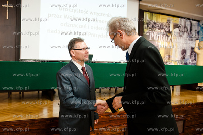 Gdansk. Historyczna sala BHP. Wreczenie odznaczen panstwowych,...