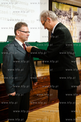 Gdansk. Historyczna sala BHP. Wreczenie odznaczen panstwowych,...