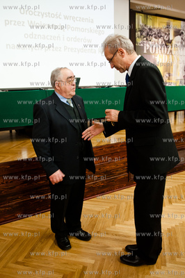 Gdansk. Historyczna sala BHP. Wreczenie odznaczen panstwowych,...