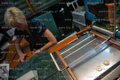 Gdansk. Narodowy Bank Polski wprowadza do obiegu monety...