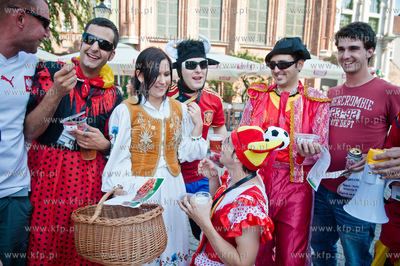Gdansk. Kampania promujaca truskawke kaszubska. Akcja...