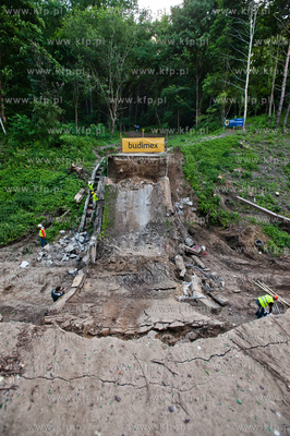 Wyburzanie Mostku Weisera na gdanskiej Strzyzy. 05.06.2013...