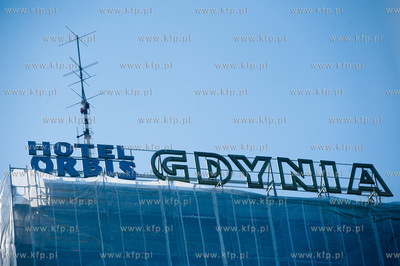 Zakryta fasada remontowanego hotelu Gdynia.
03.05.2014
fot....