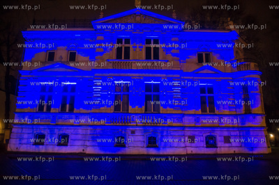 Gdansk. Podswietlony na niebiesko z okazji obchodow...