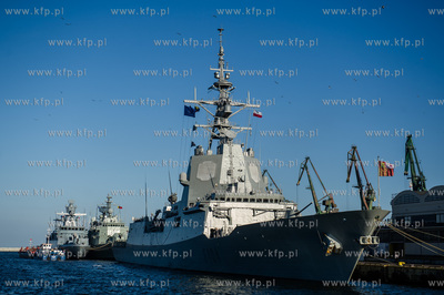 Gdynia. Nabrzeże Francuskie. Wizyta robocza fregaty...