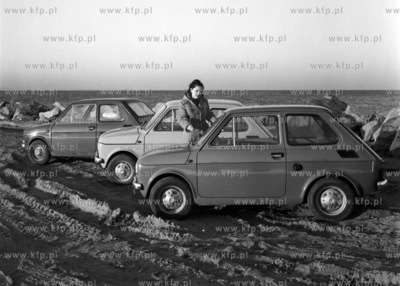 Prezentacja samochodow najnowszej marki fiat 126p popularnego...