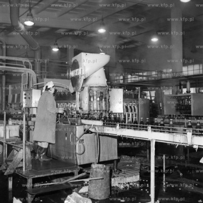 Linia produkcyjna piwa w Gdanskich Zakladach Piwowarskich...