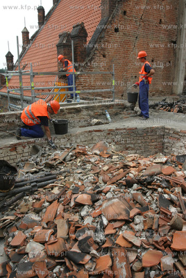 Poczatek remontu kosciola sw. Katarzyny. Pierwszym...