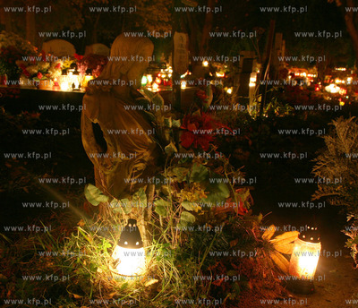 Swieto Wszystkich Swietych na cmetarzu w Kolobrzegu.
01.11.2008
Fot....